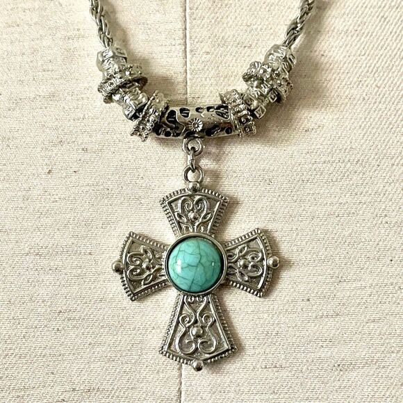 Silver tone cross Pendant necklace - Picture 2 of 12